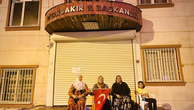 HDP Diyarbakır il binası kaçak kat nedeniyle mühürlendi