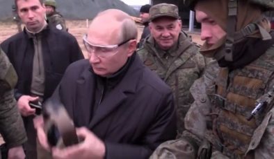 Putin keskin nişancı tüfeği ile ateş açtı