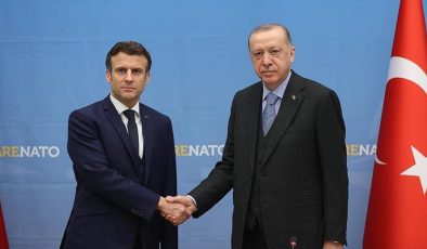 Emmanuel Macron: Erdoğan, barış görüşmelerinde etkin rol oynuyor