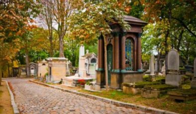 Fransa’da ikinci el mezar taşı satışlarında artış yaşanıyor