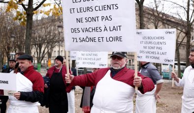 Fransa’da kasaplar elektrik zammını protesto etti