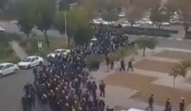 İran’da halk sokağa döküldü