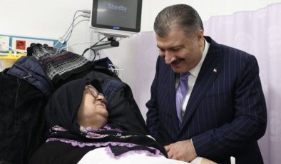 Sağlık Bakanı Koca, yılbaşında İstanbul’daki hastaneleri ziyaret etti