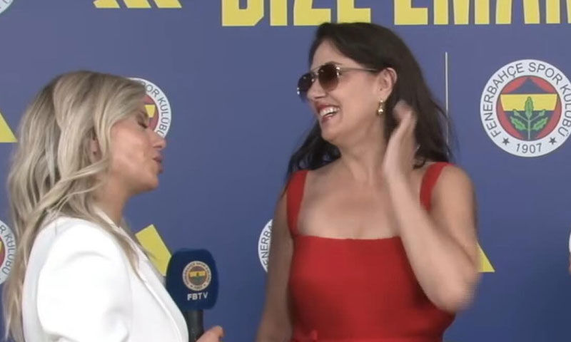 fenerbahce lansmanina katilan meltem cumbulu yerden yere vurdular kiyafetiyle sosyal medyayi ikiye boldu 17514467884383 1 - Fenerbahçe Lansmanında Meltem Cumbul’un Kıyafeti Tartışma Yarattı